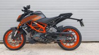 125 Duke black